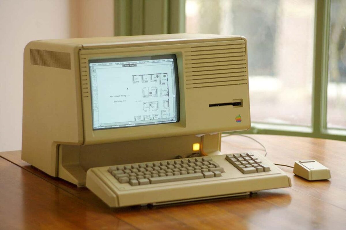 Apple Lisa 1983 с мышью &mdash; первый компьютер с графическим интерфейсом