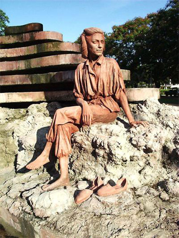 Селия Санчес памятник