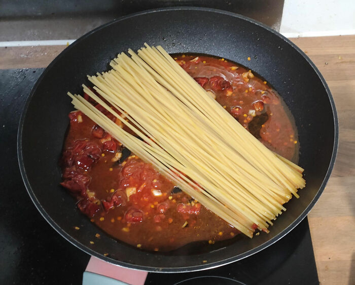 Спагетти в сковороде вместо кастрюли