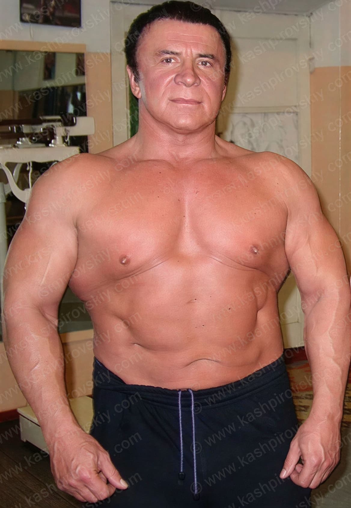 Кашпировский накачанный торс топлесс 2003 год