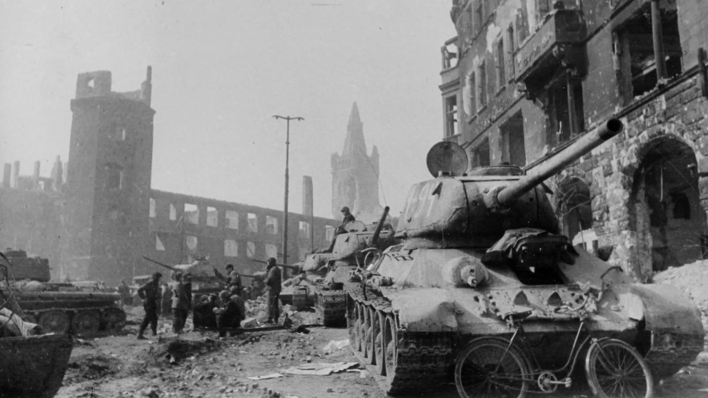 Советские танки у Кёнигсберга в апреле 1945 года &mdash; сюда дошла последняя &laquo;Боевая подруга&raquo;