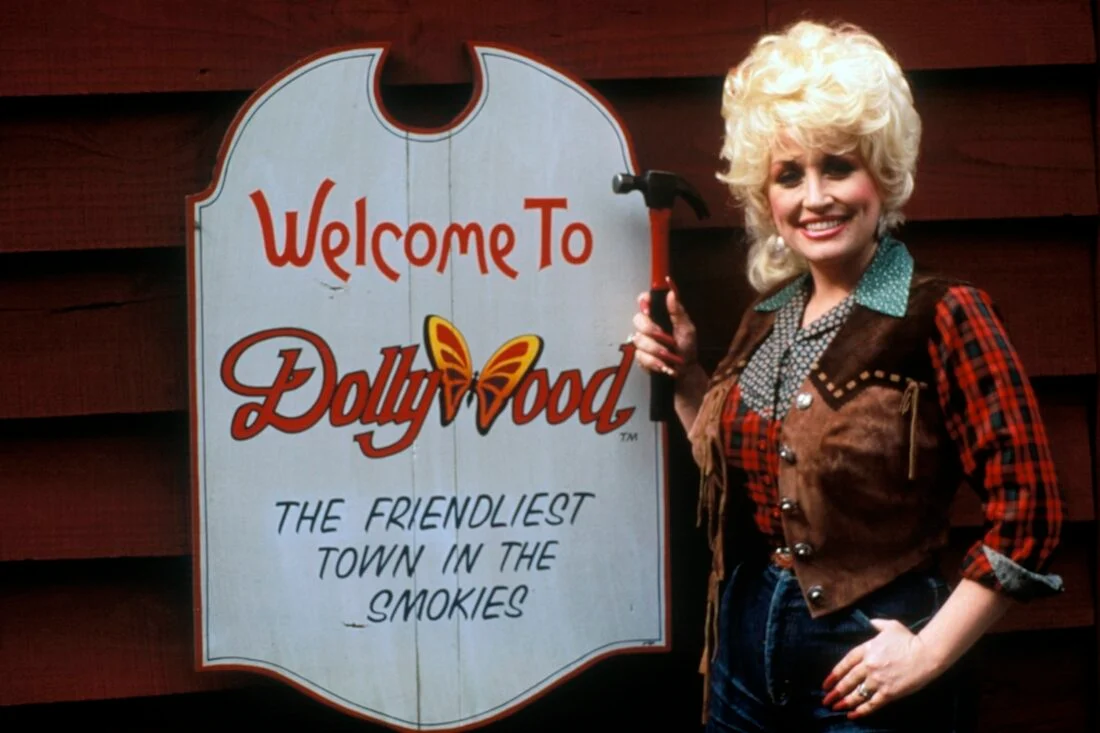 Dolly with dollywood sign credit the dollywood company 1100x733
