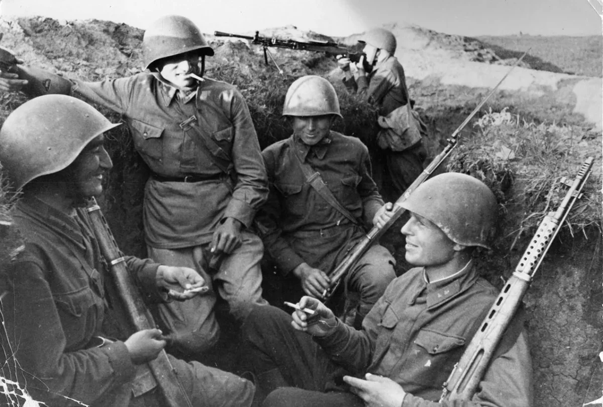 Советские солдаты отдыхают перед наступлением, 1942 год