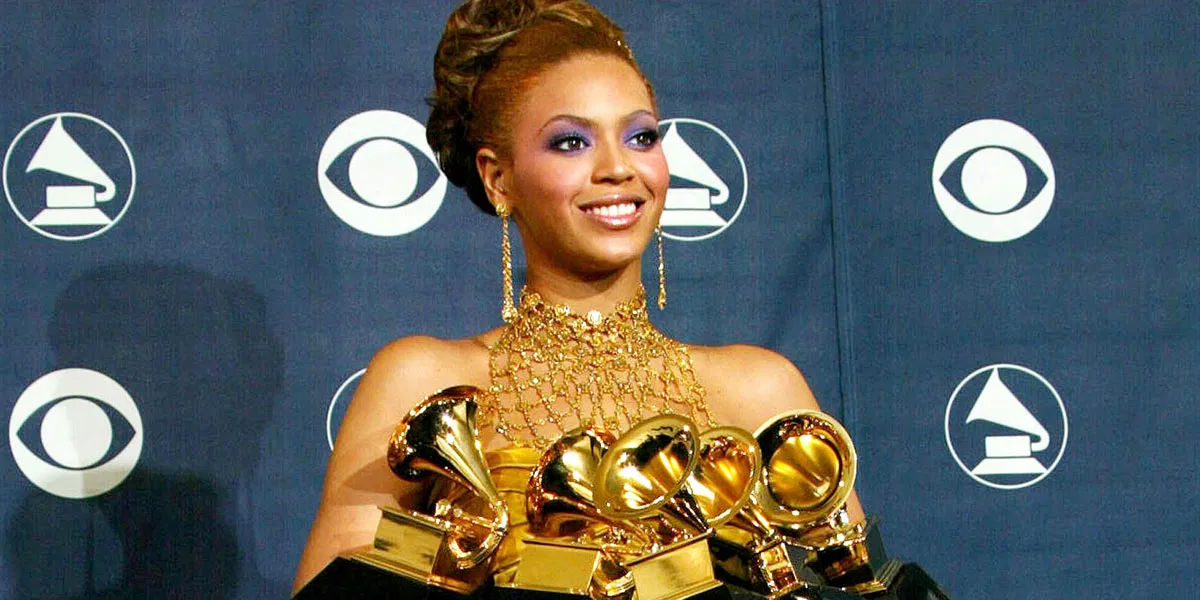 Бейонсе с наградой Grammy, 2004 год