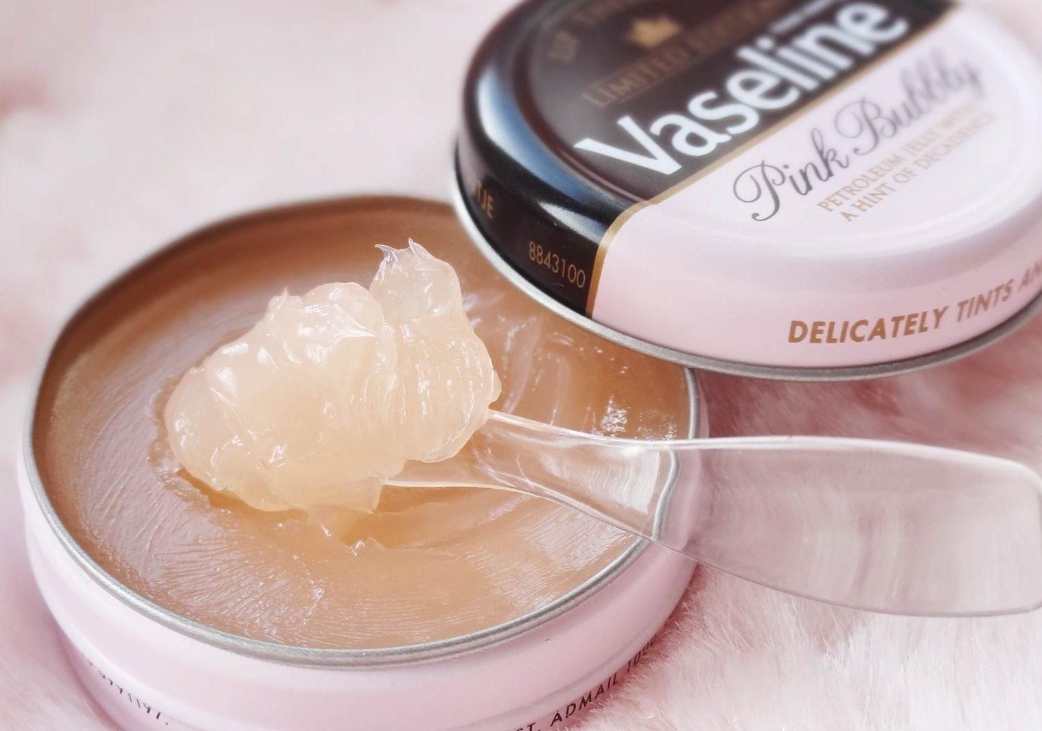 Баночка вазелина Vaseline