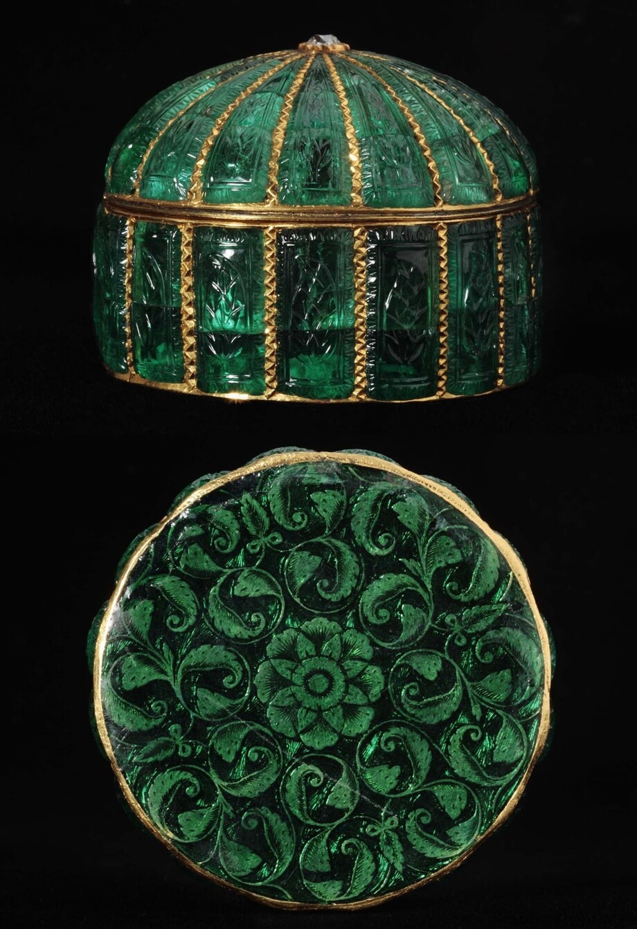 Индийская шкатулка эпохи Великих Моголов, около 1635 года, инкрустированная 103 резными изумрудами