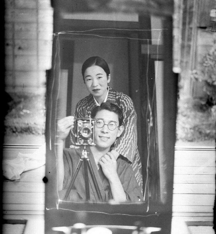 Зеркальный портрет, Япония, около 1926 года