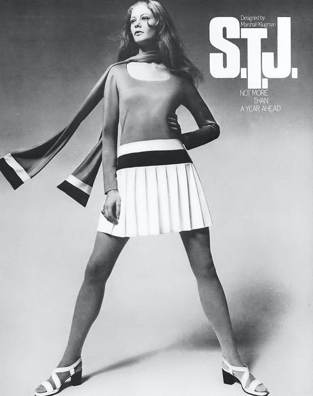 Шарли Стембер в платье-трапеции из крепа Blue Ridge-Winkler от Marshall Klugman, Vogue, 1970