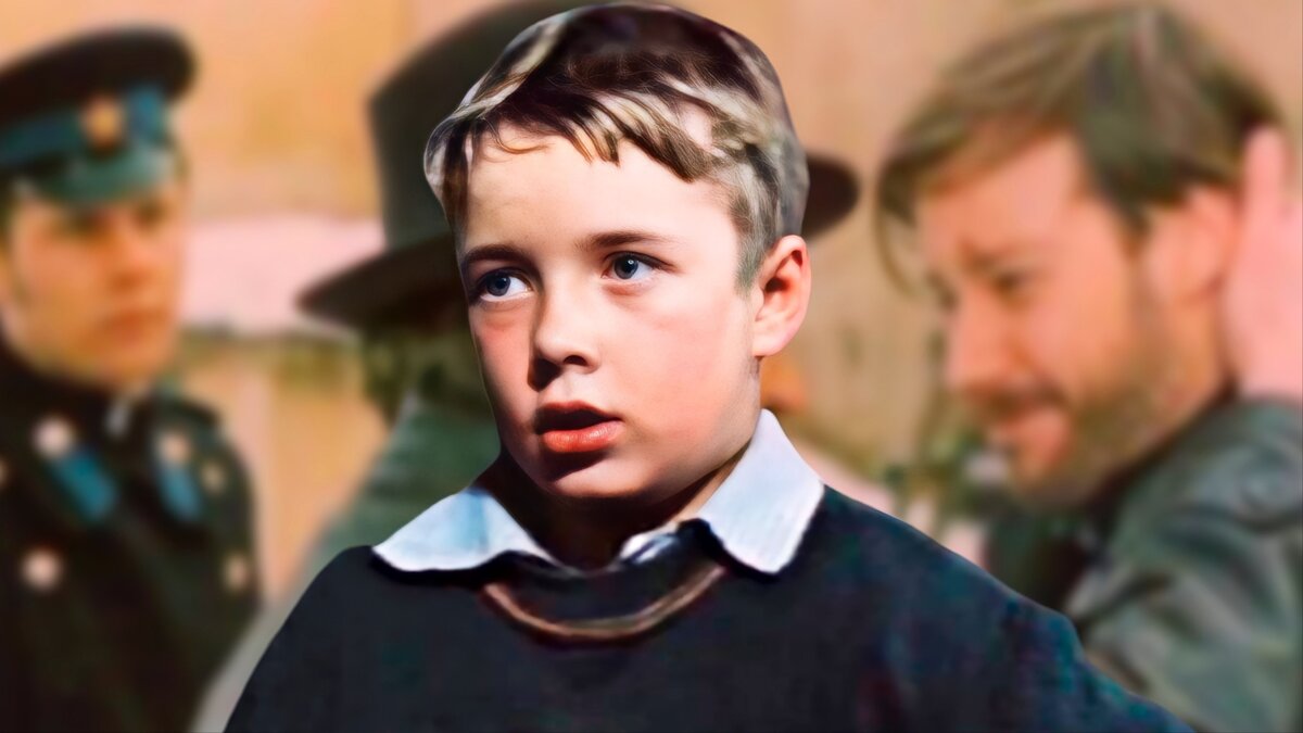 Кадр из фильма Место встречи изменить нельзя 1979, мальчик в телефонной будке