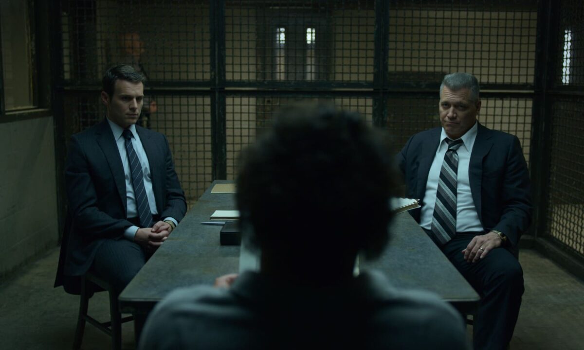 Клоун-убийца, наркобарон и роковая лестница: 10 лучших сериалов о реальных преступлениях