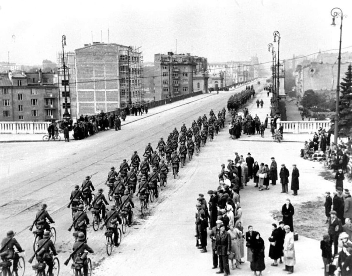 Оккупированная Варшава 1939 год, немецкие войска на улицах