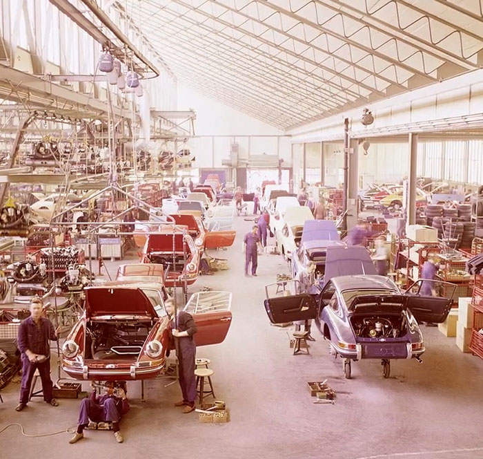 Сборочный конвейер Porsche 911 на заводе в Штутгарте-Цуффенхаузене, 1970-е годы