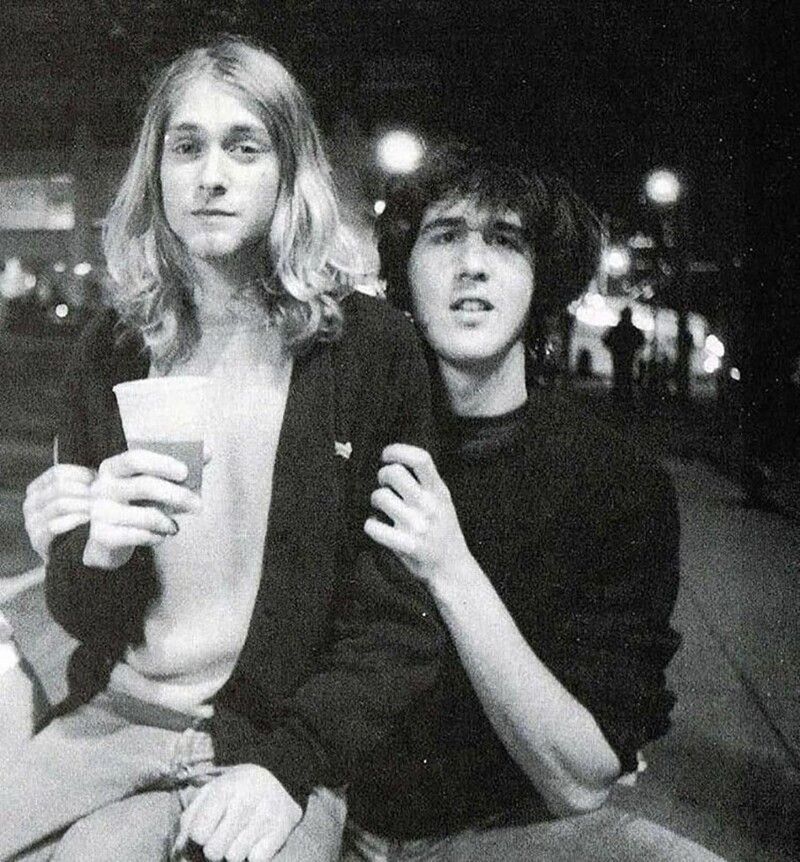 Bigpicture ru редкое фото курта кобейна и криста новоселича из группы nirvana после их первого выступления в сиэтле, 1987 год
