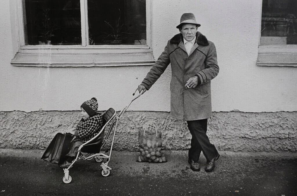 Прохожие на улице Сыктывкара, 1980-е, фото Зиновьева