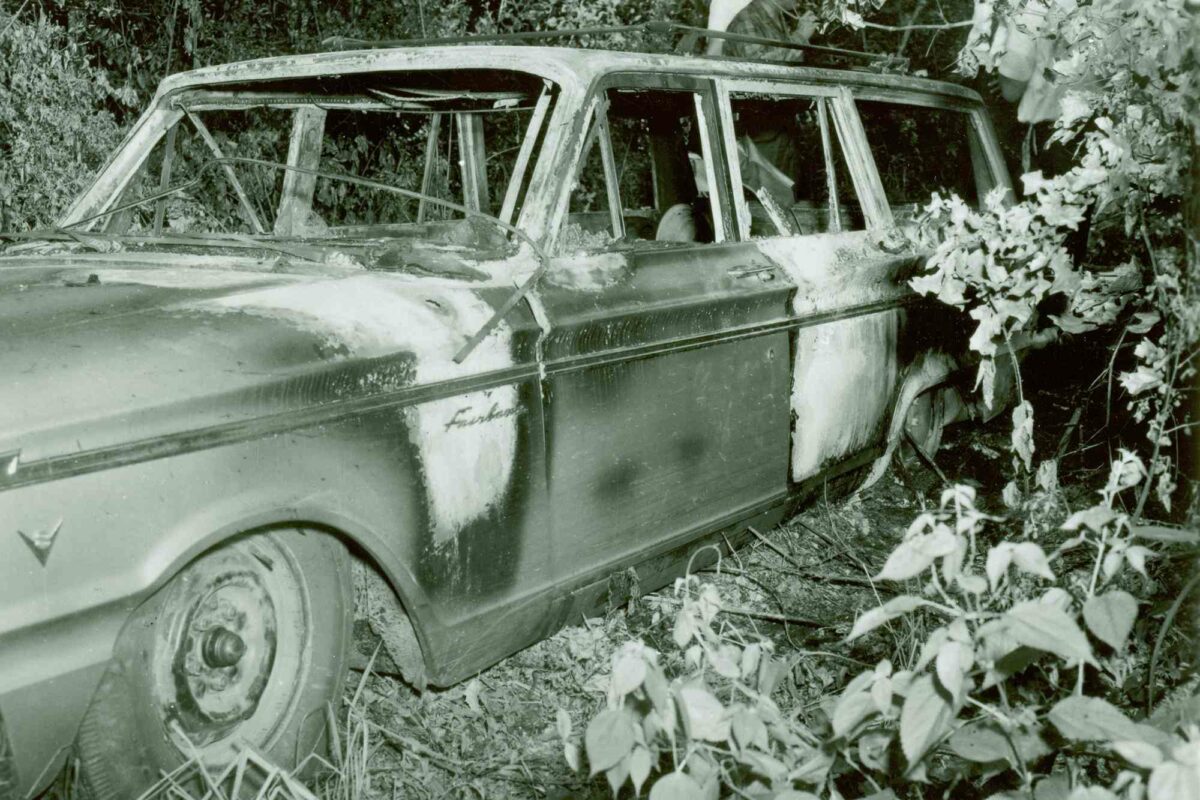 Сгоревший автомобиль Чейни, Гудмана и Швернера, август 1964, из архива ФБР