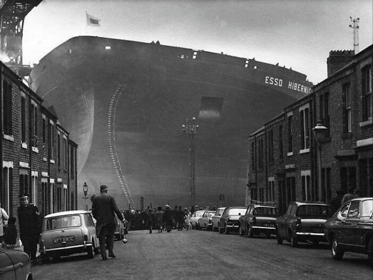 Строительство нефтяного танкера Esso Hibernia на верфи Swan Hunter в Уоллсенде, 1970 год