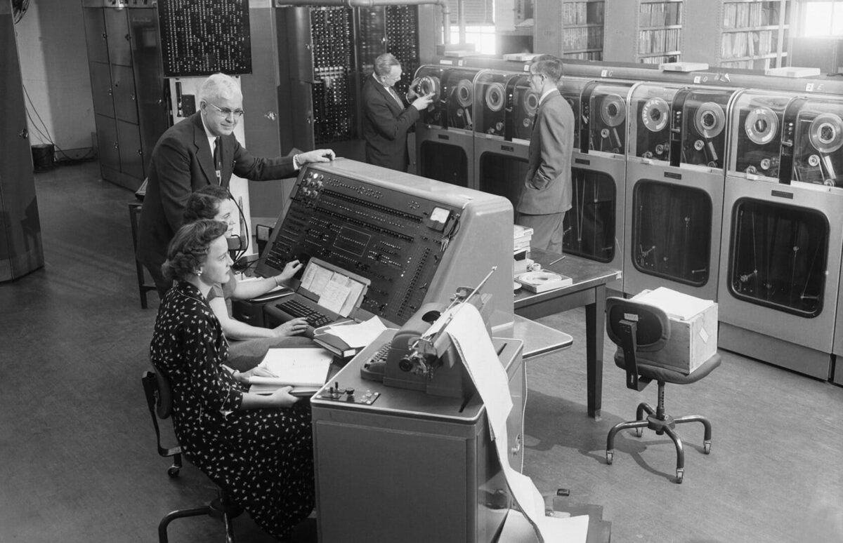 Bigpicture ru вычислительная лаборатория гарварда 1940 е, операторы за машиной mark ii
