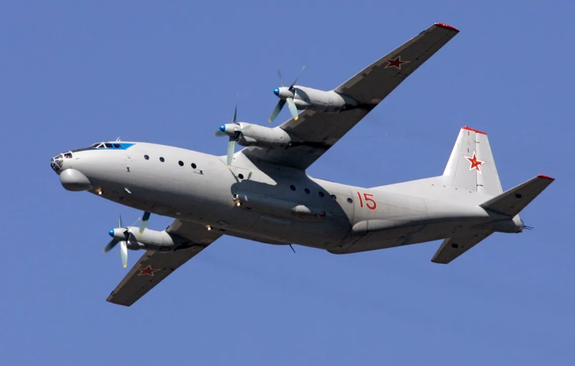 Военно транспортный самолёт ан 12