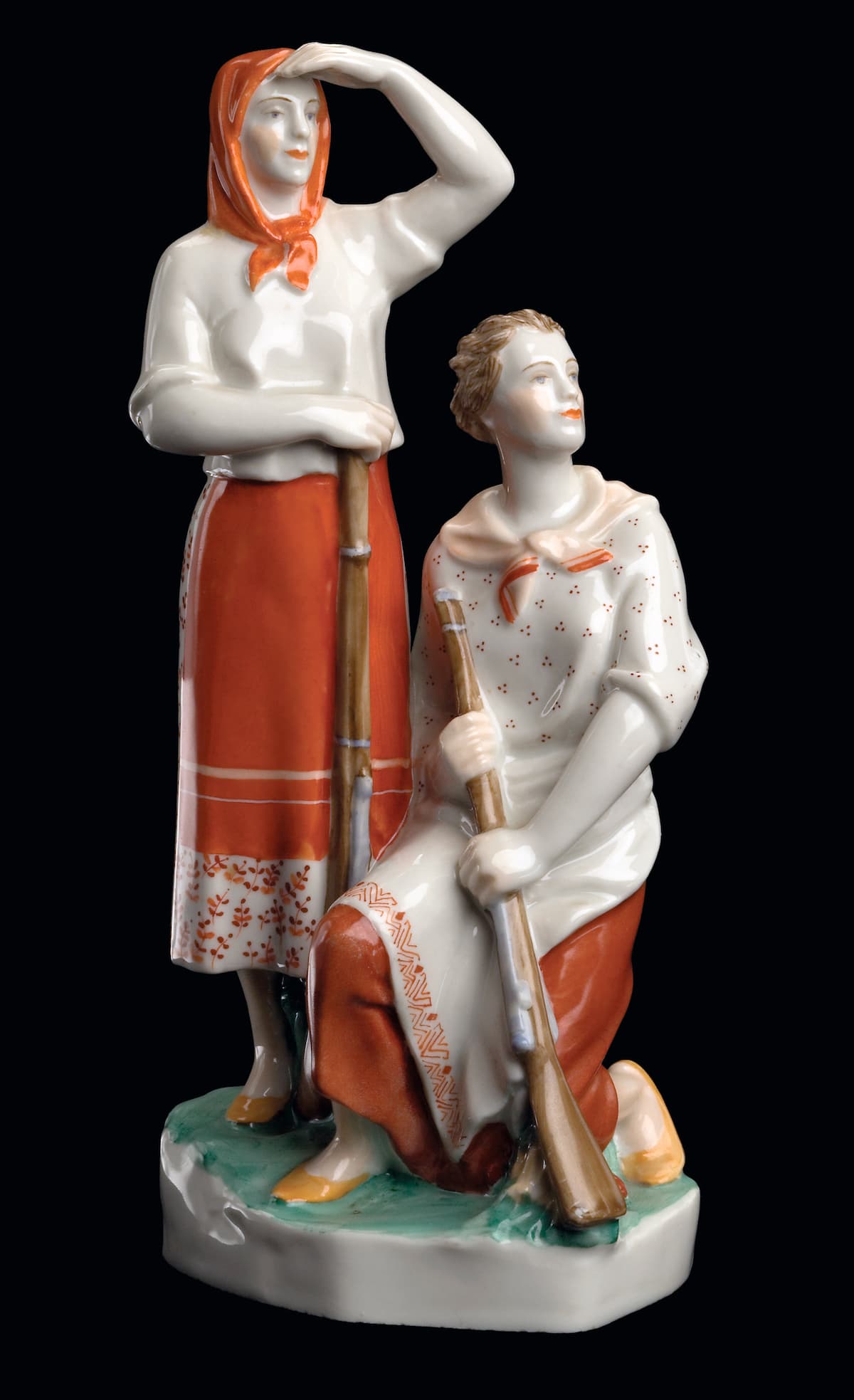 Фарфоровая группа &laquo;Колхозницы &mdash; Ворошиловские стрелки&raquo;, 1938 год