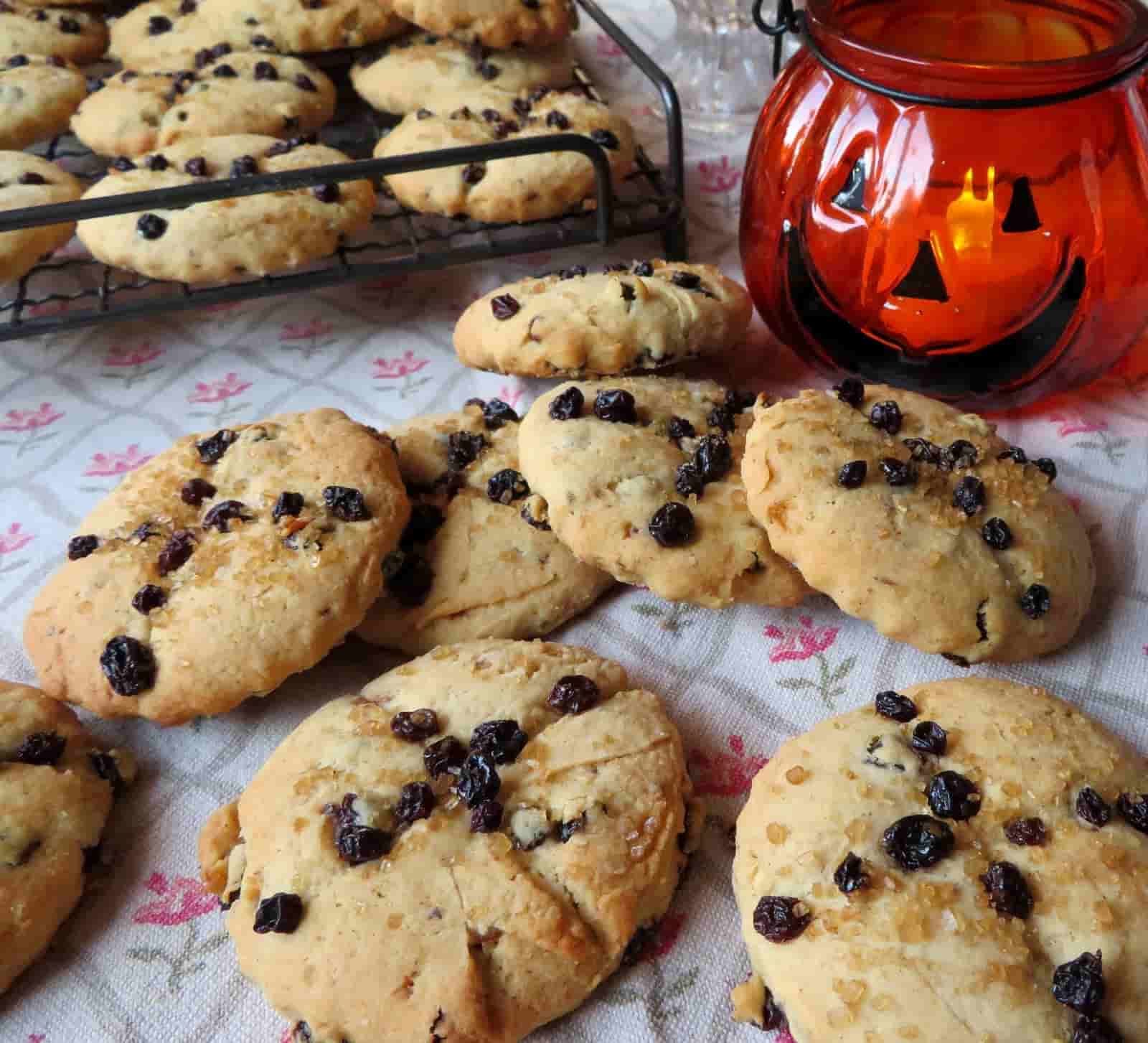 Английское печенье soul cakes с изюмом и пряностями