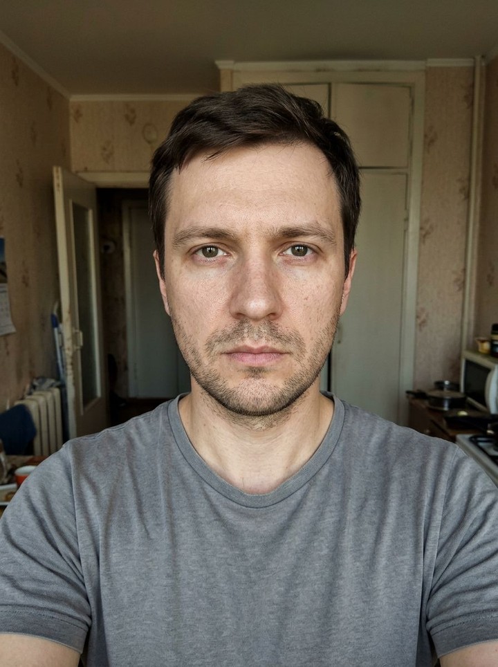 Селфи в комнате до обработки