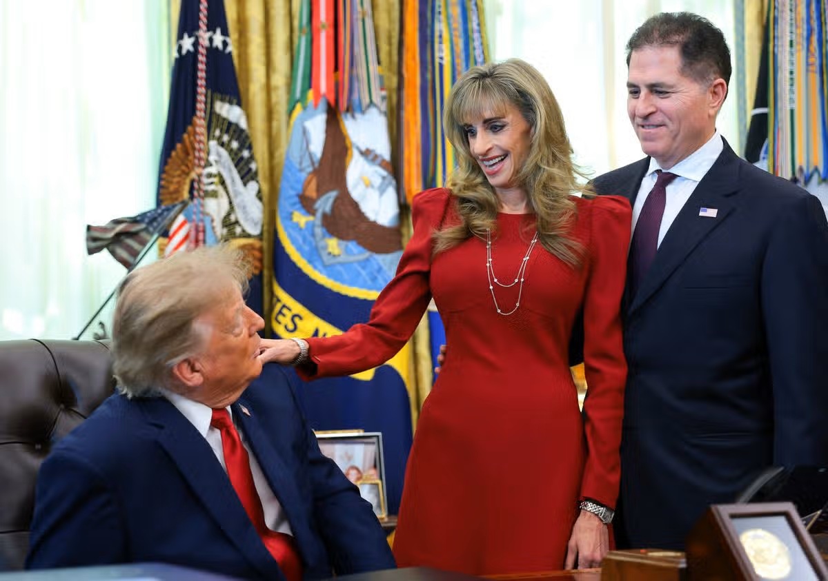 Дональд Трамп, Майкл Делл и Сьюзан Делл в Рузвельтовом зале Белого дома, октябрь 2026 года