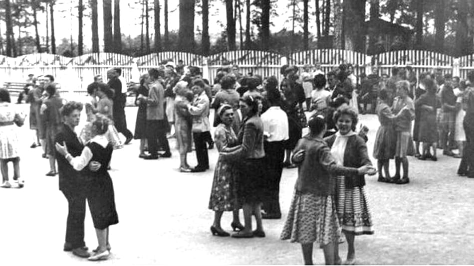 Танцплощадка в парке, СССР, 1950-е годы