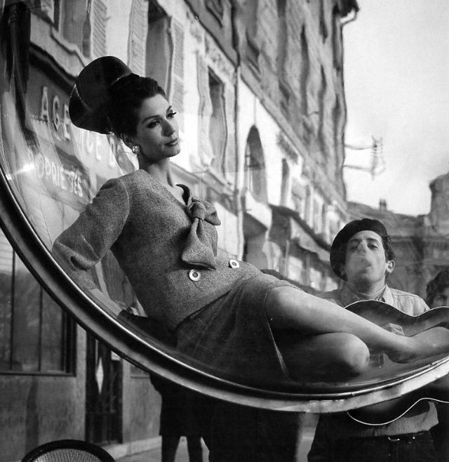 &laquo;Serenade Breath&raquo; &mdash; Симон д'Айенкур в шаре, Париж, 1963