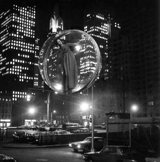 Тилли Тиццани в пробном шаре на улице Нью-Йорка, 1963 год