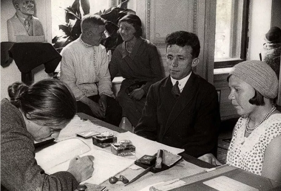 Регистрация брака в советском загсе, 1930 е годы