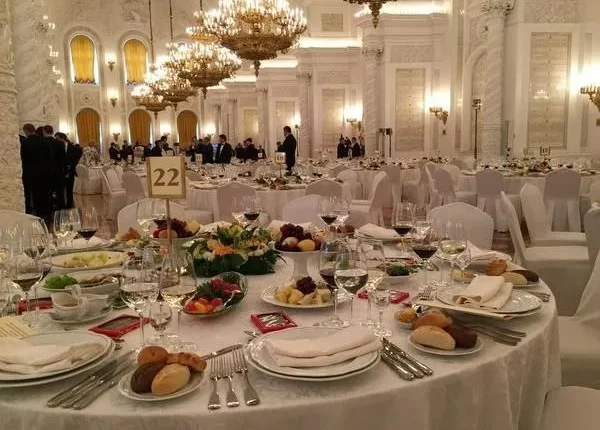 Икра за 47 копеек и паёк по табели о рангах: что на самом деле ели в Кремле