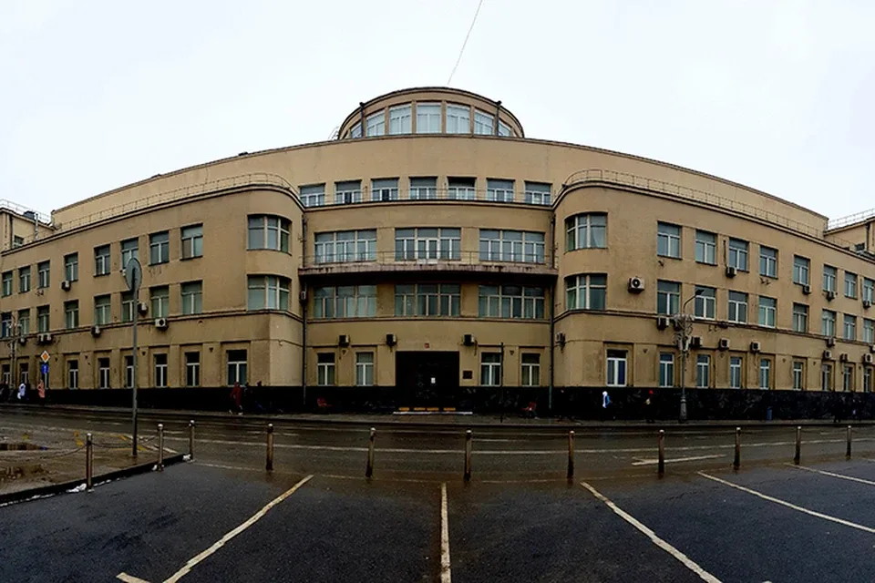 Здание бывшей кремлёвской столовой лечебного питания в романовом переулке москвы