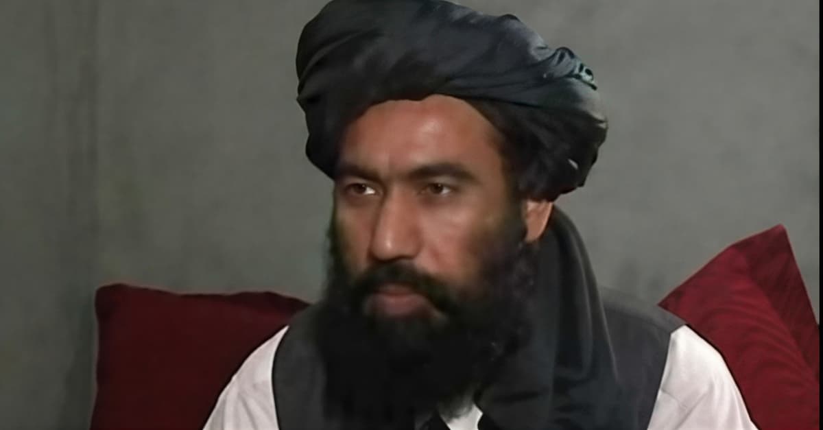 Портрет муллы Омара, лидера движения Талибан, отдавшего приказ об уничтожении Бамианских статуй