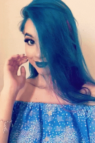 Фотография: Австралийка выкрасила волосы одновременно в синий и розовый и меняет цвет волос за пару секунд №2 - BigPicture.ru